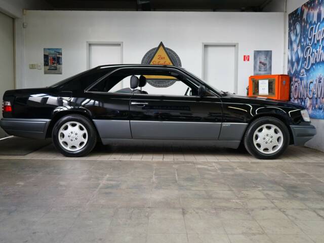 Mercedes-Benz E 320