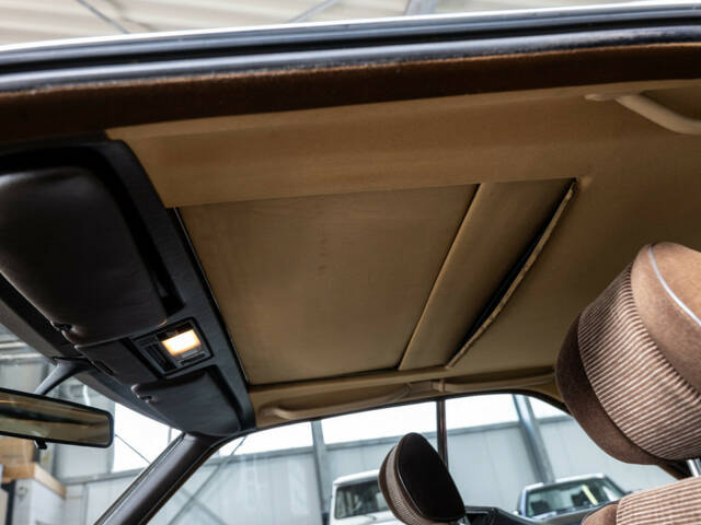 Mercedes-Benz 560 SEC