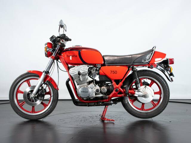 Yamaha XS 750