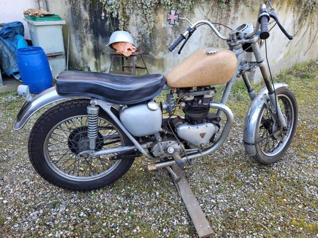 Bild 1/34 von Triumph DUMMY (1956)