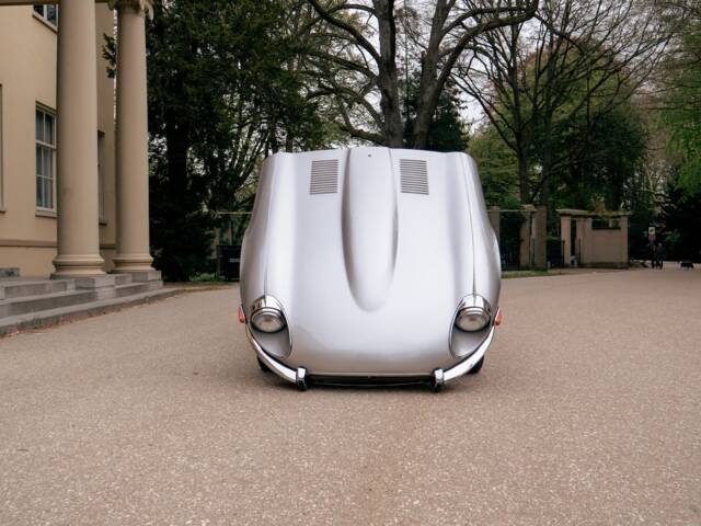 Jaguar E-Type V12 (2+2)