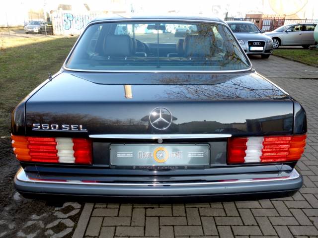 Mercedes-Benz 560 SEL