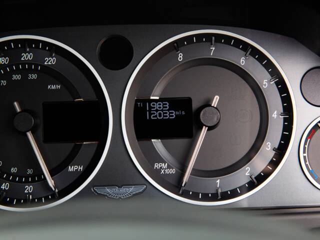 Aston Martin DB 9