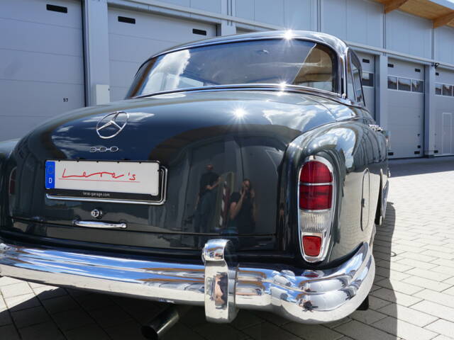 Mercedes-Benz 300 d