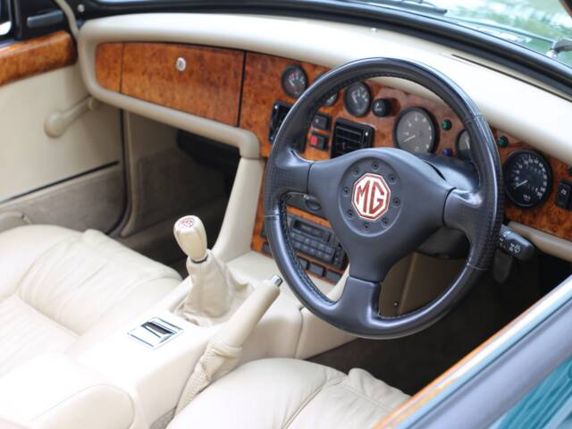 MG RV8