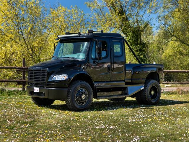 Image 1/10 of Freightliner M2 Custom (2007)