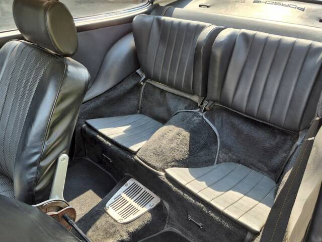 Porsche 911 2.4 T "Oilflap"