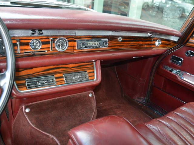 Mercedes-Benz 600