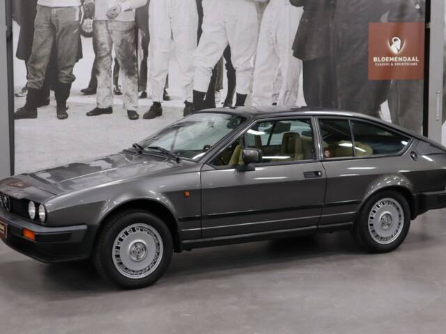 Afbeelding 1/45 van Alfa Romeo GTV 2.0 (1985)