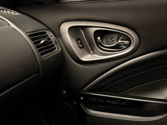 Aston Martin V12 Vanquish S Ultimate Edition
