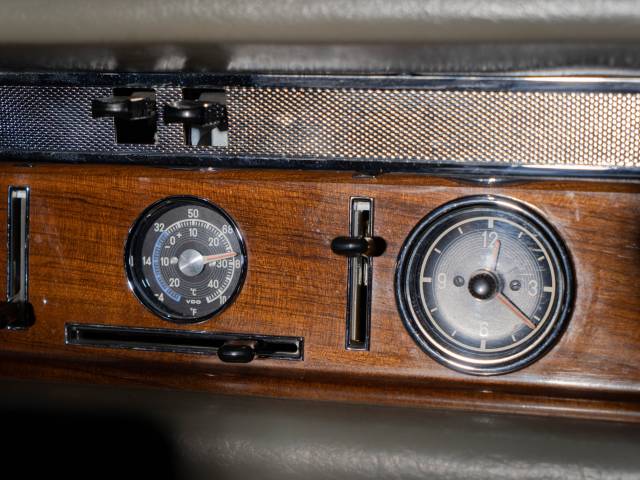 Mercedes-Benz 600