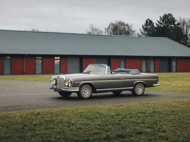 Mercedes-Benz 250 SE