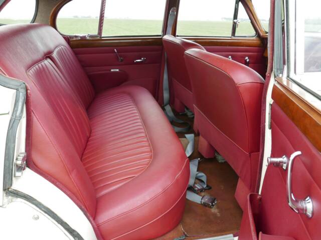 Jaguar 240
