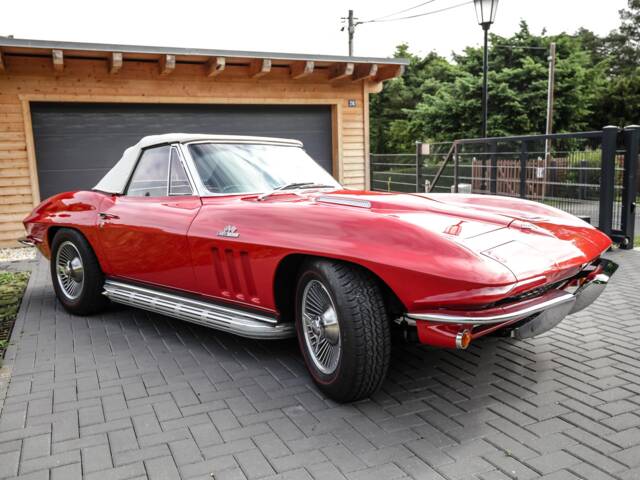 Image 1/20 of Chevrolet Corvette Sting Ray Convertible (1966)