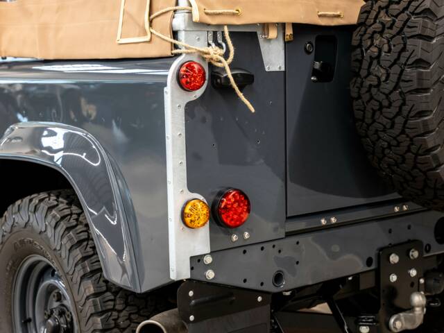 Land Rover Defender 90