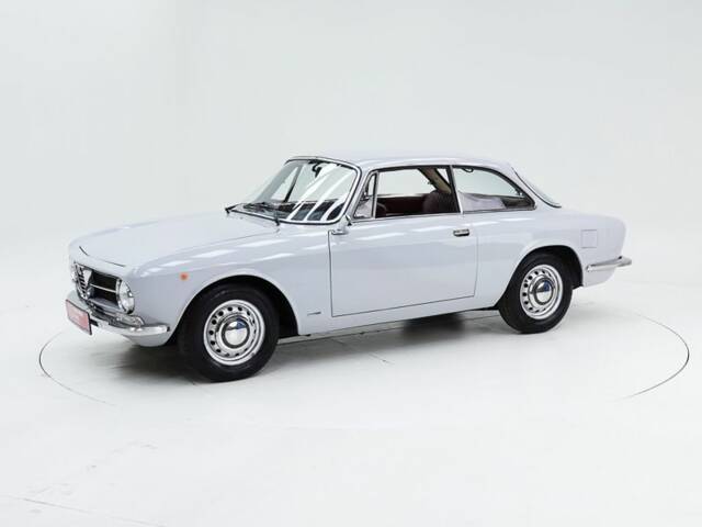 Bild 1/15 von Alfa Romeo Giulia 1300 GT Junior (1971)