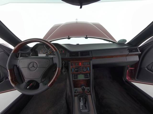 Mercedes-Benz 300 CE-24