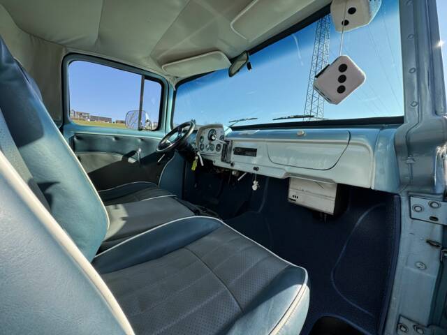 Dodge D 100