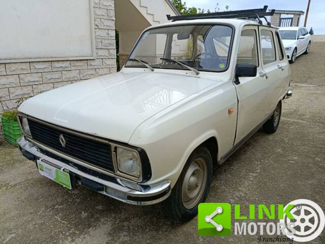 Image 1/10 of Renault R 6 (1976)