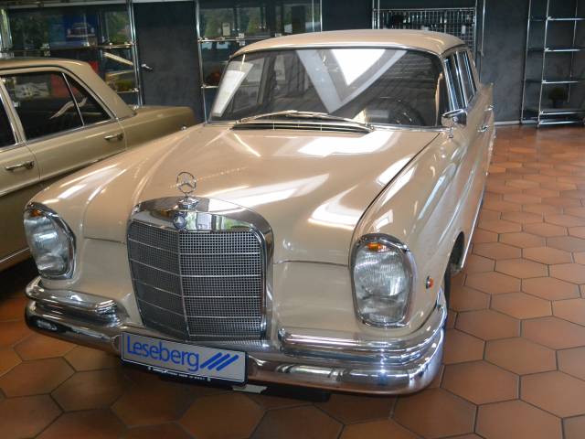 Mercedes-Benz 220 b