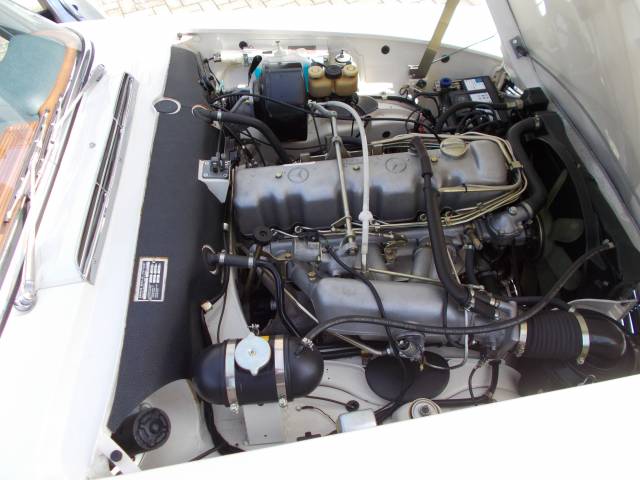 Mercedes-Benz 280 SL