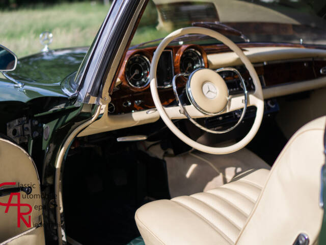 Mercedes-Benz 220 SE b