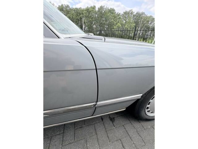 Mercedes-Benz 560 SL