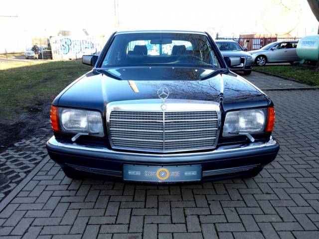 Mercedes-Benz 560 SEL