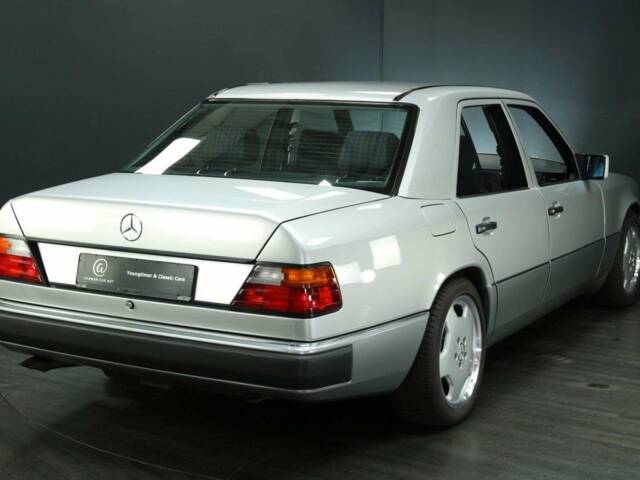 Mercedes-Benz 300 E-24