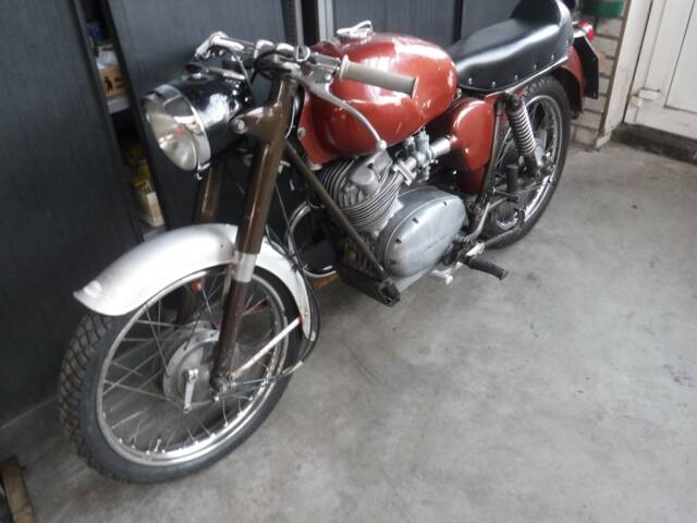 Moto Guzzi Stornello 125