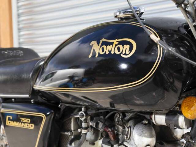 Norton Commando 750