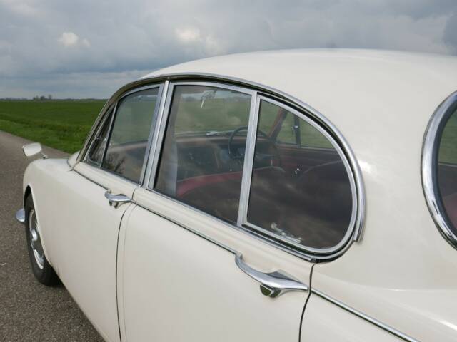 Jaguar 240