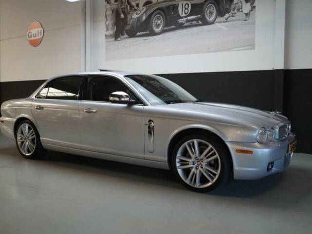 Imagen 1/50 de Jaguar XJ 8 4.2 (2007)