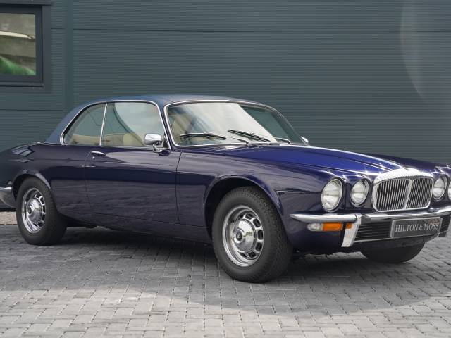 Bild 1/50 von Daimler Sovereign 4.2 (1975)