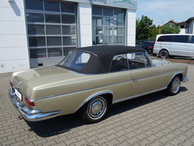 Mercedes-Benz 300 SE