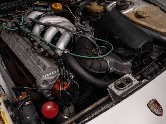 Porsche 944
