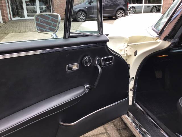 Mercedes-Benz 280 SE