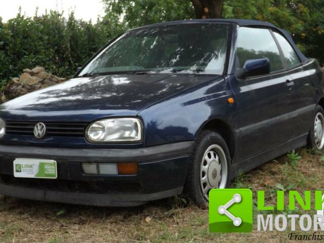 Image 1/10 of Volkswagen Golf III Cabrio 1.6 (1996)