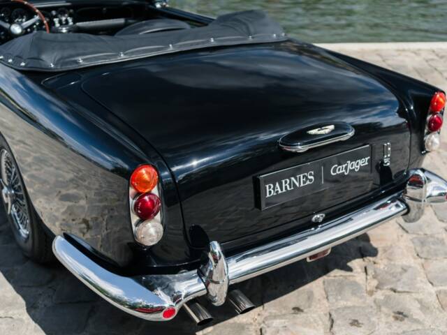 Aston Martin DB 5 Volante