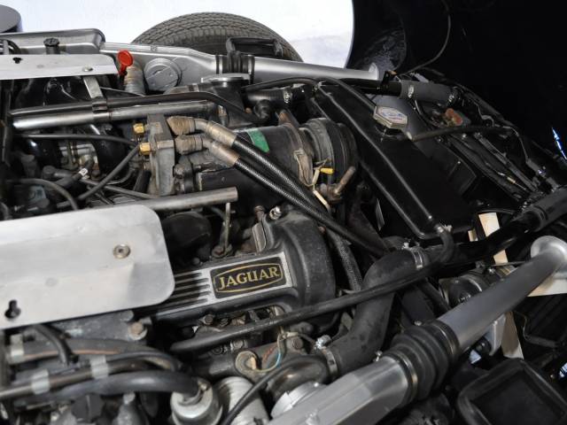 Jaguar E-Type V12 (2+2)