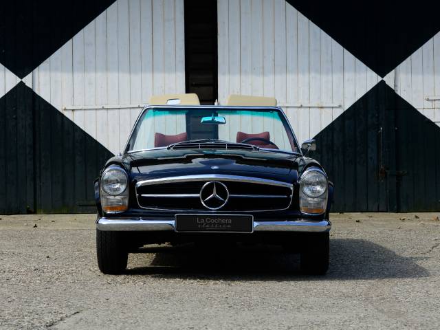 Mercedes-Benz 230 SL