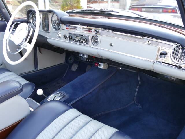 Mercedes-Benz 230 SL