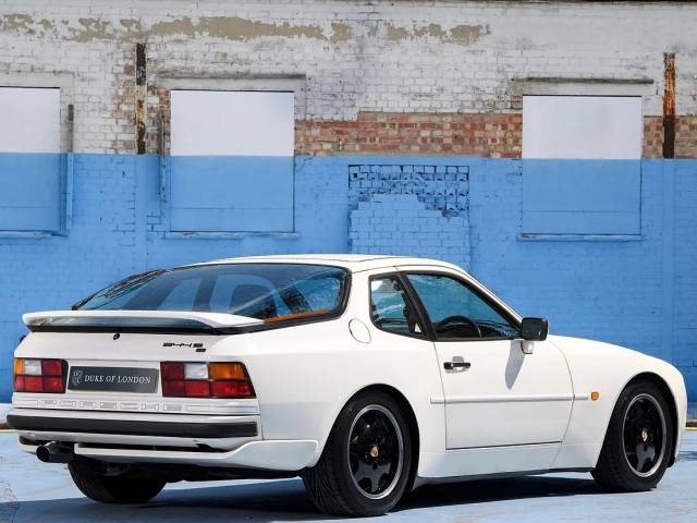 Porsche 944 S2