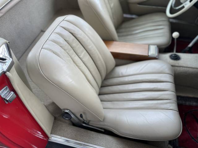 Mercedes-Benz 230 SL