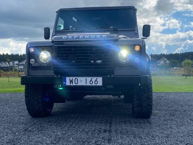 Land Rover Defender 90 Works V8 "70th Edition"