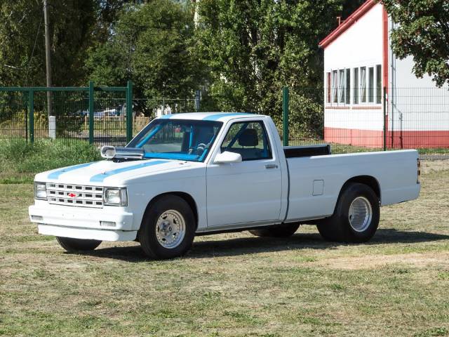 Image 1/11 of Chevrolet S10 Fleetside (1984)