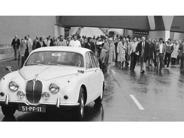 Jaguar 240