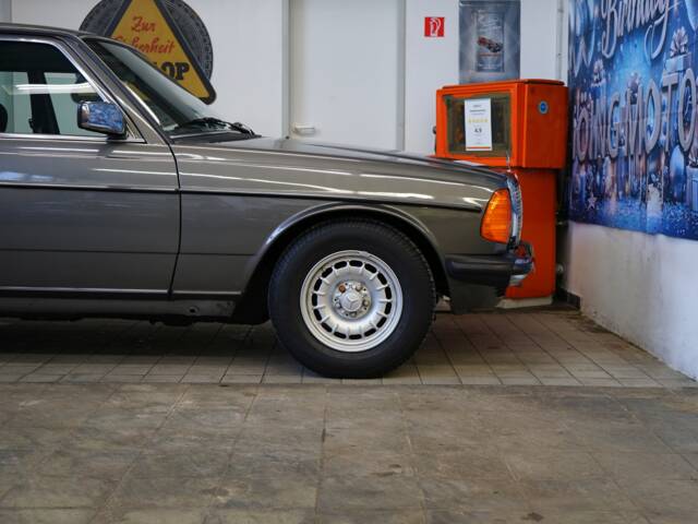 Mercedes-Benz 280 E
