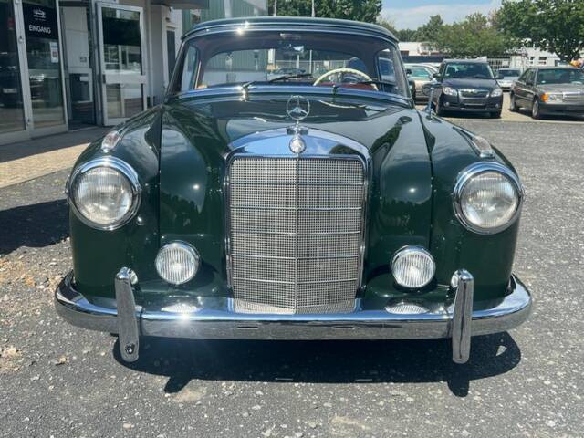 Mercedes-Benz 220 SE