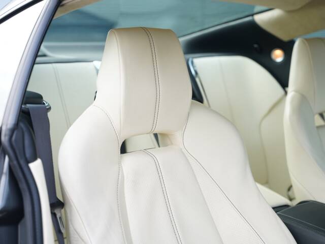 Aston Martin DB 9